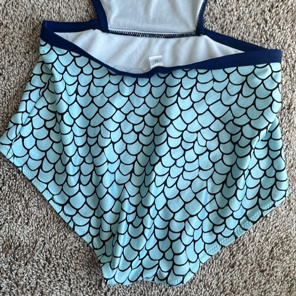 Cupshe one piece cut out swimsuit - Picture 5 of 6